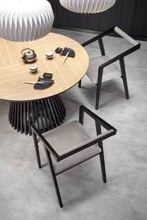 MIYAKI table natural oak, leg black