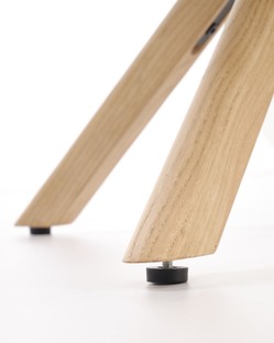 K585 chair, dark beige / natural oak