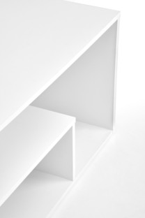 IVA c.table, white
