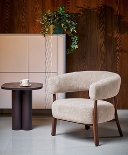 UDON leisure chair, cappuccino / walnut