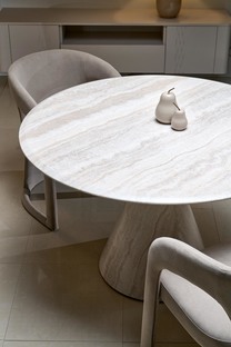 ABBOT round table, light travertine