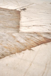 ALTER oval table, beige marble / black