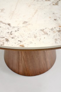ARANI round table, beige marble / walnut