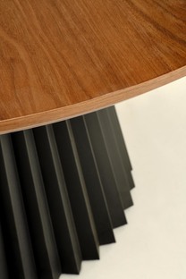 HEVELIUS table, top - walnut, leg - black