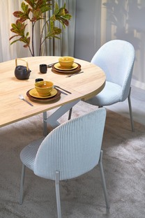 PERONI extension table, hikora oak / cashmere
