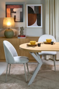 PERONI extension table, hikora oak / cashmere